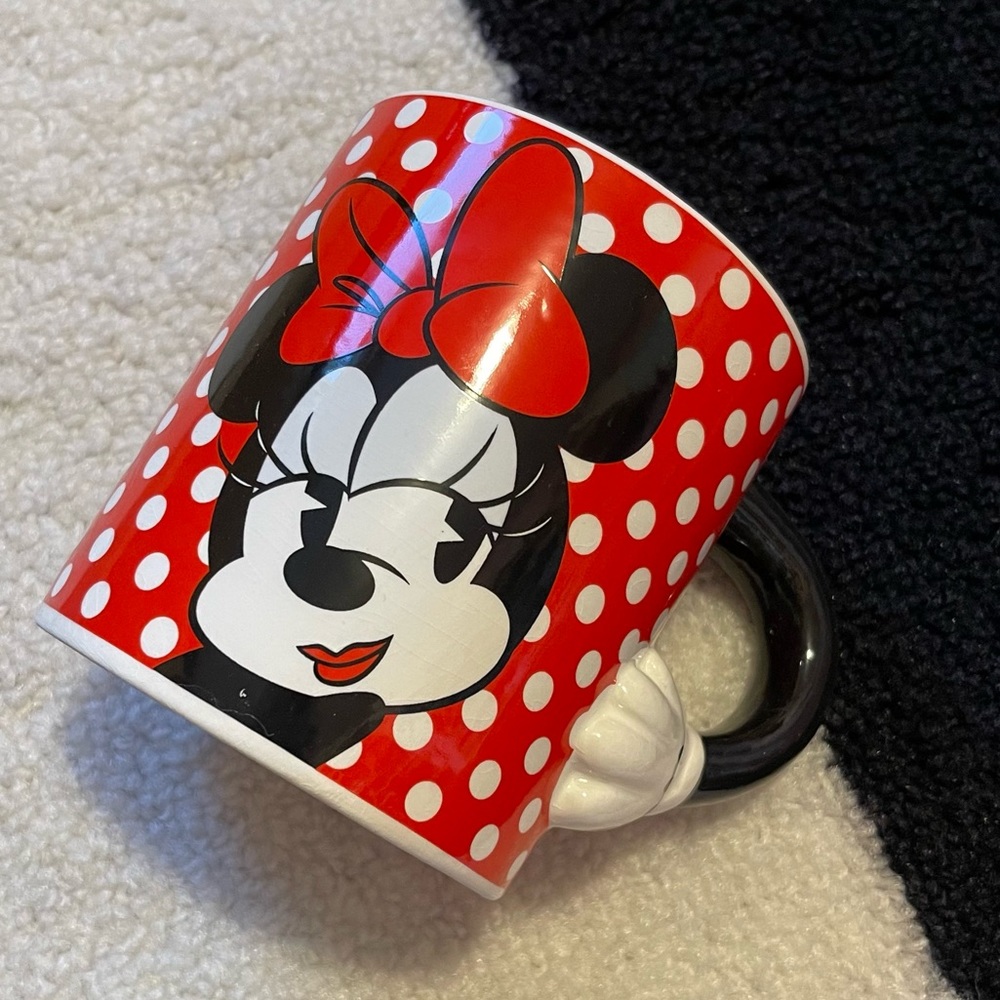 ❣️Disney Minnie Mouse Hand on Hip Polka Dot Mug
